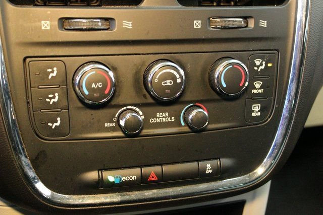 Used 2018 Dodge Grand Caravan SE w/ UConnect Hands-Free Group image 22