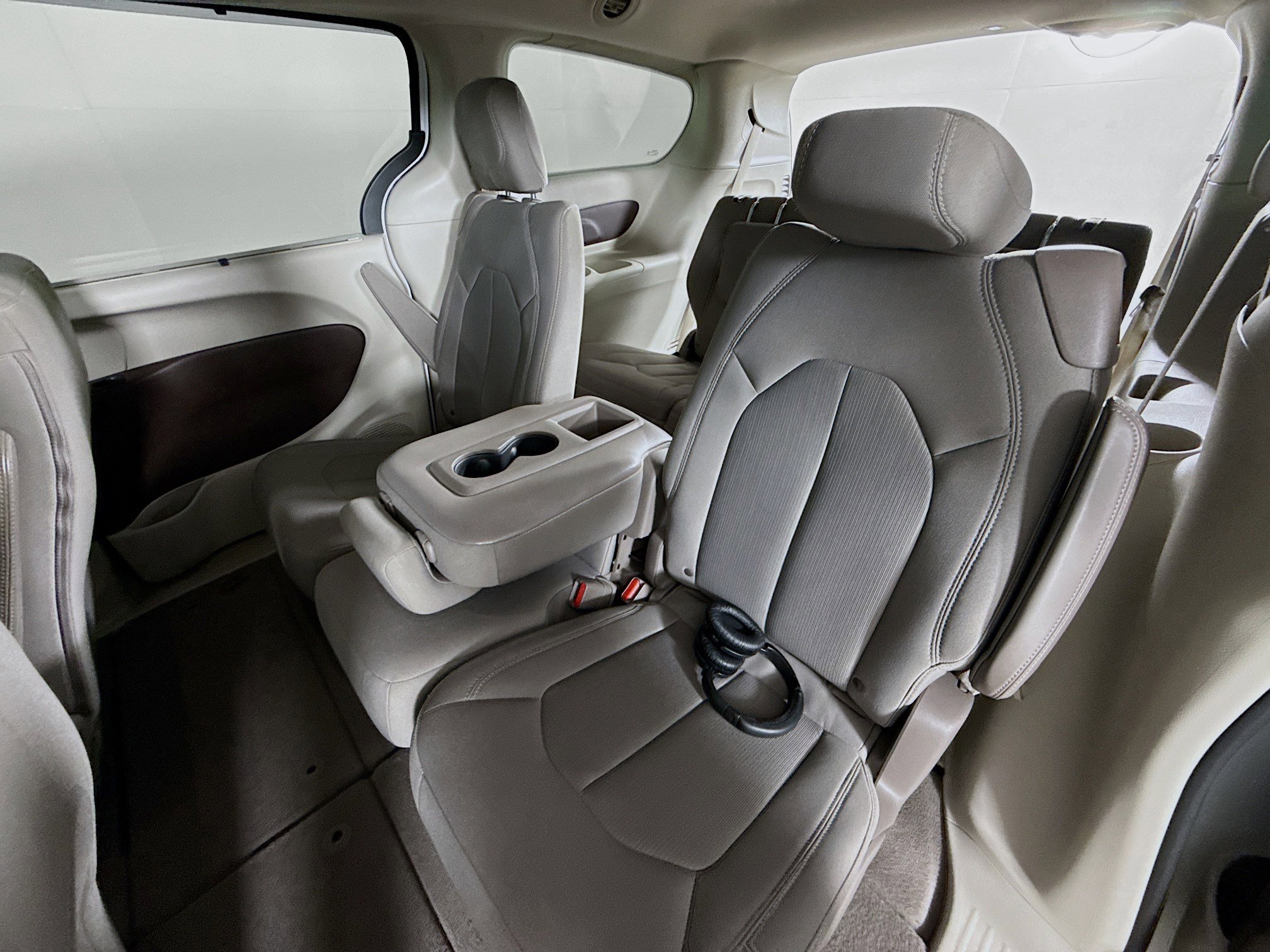 Used 2018 Chrysler Pacifica Touring Plus FWD image 28