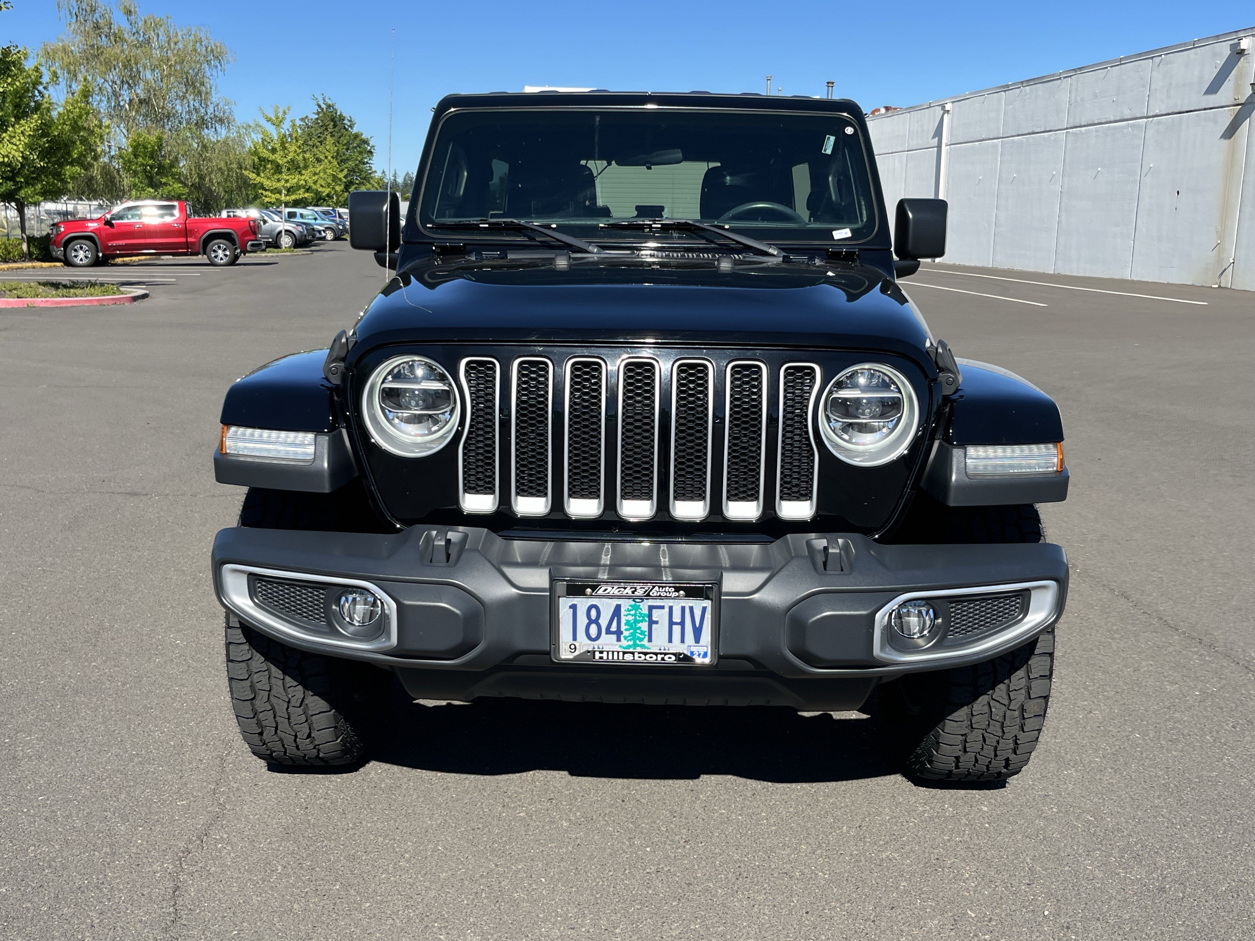 Used 2018 Jeep Wrangler Unlimited Sahara w/ LED Lighting Group AWD/4WD image 8