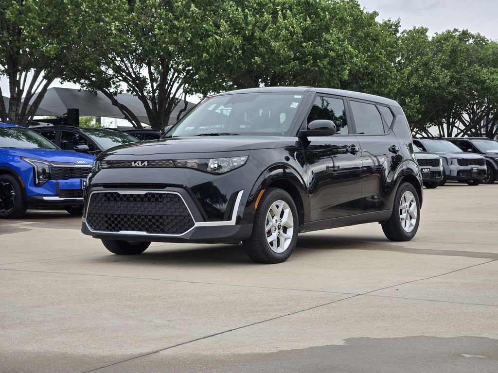 Certified 2023 Kia Soul LX w/ LX Technology Package FWD image 2