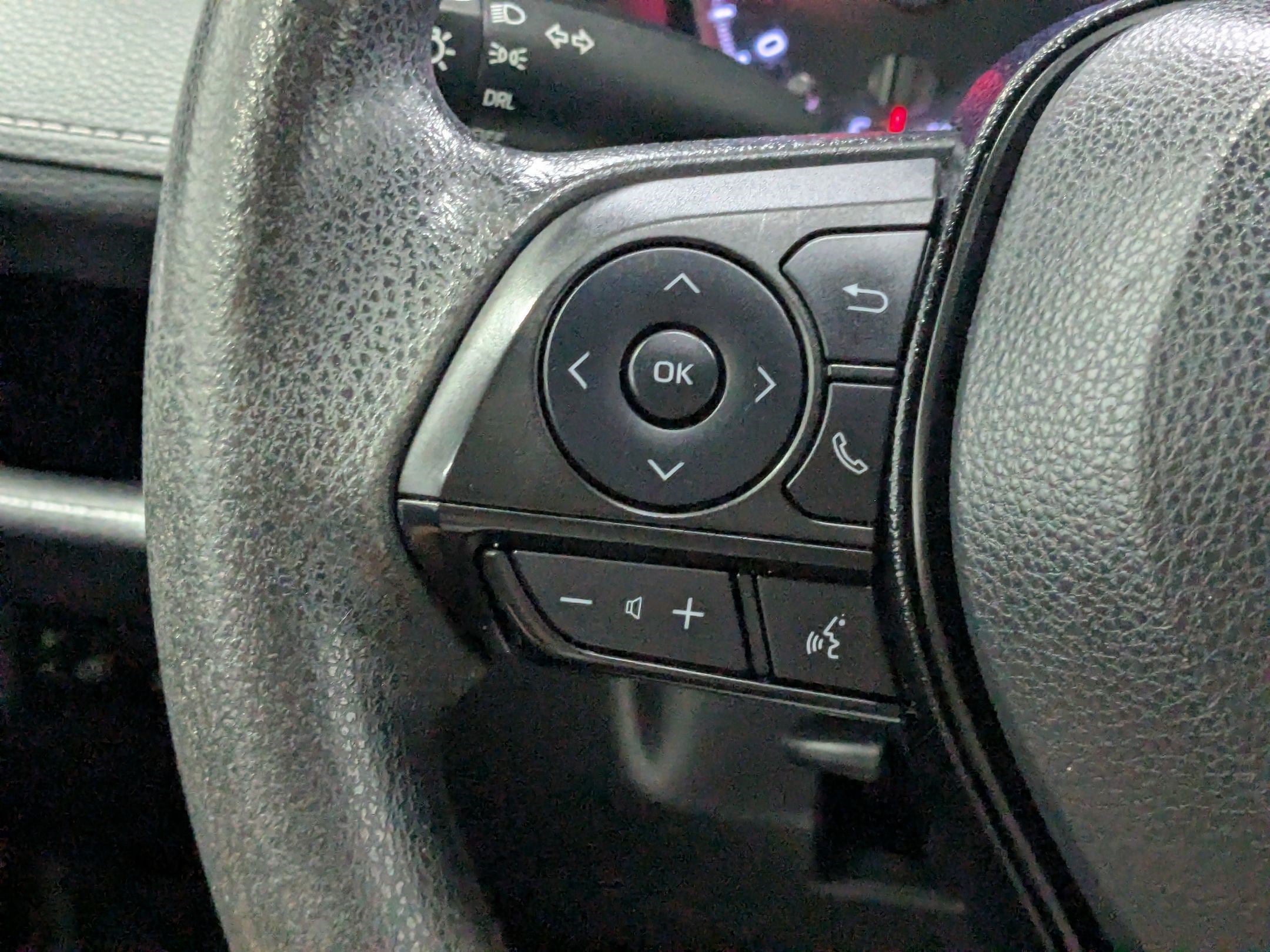Used 2021 Toyota RAV4 LE FWD image 15