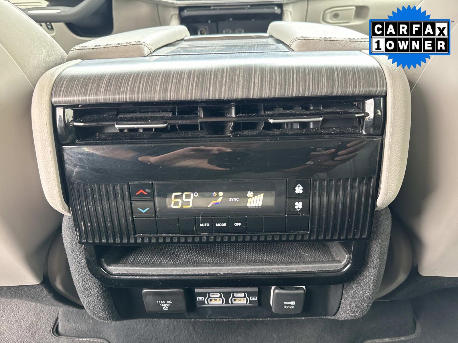 Used 2024 Jeep Wagoneer Series II w/ Flexible Seating Group RWD image 20