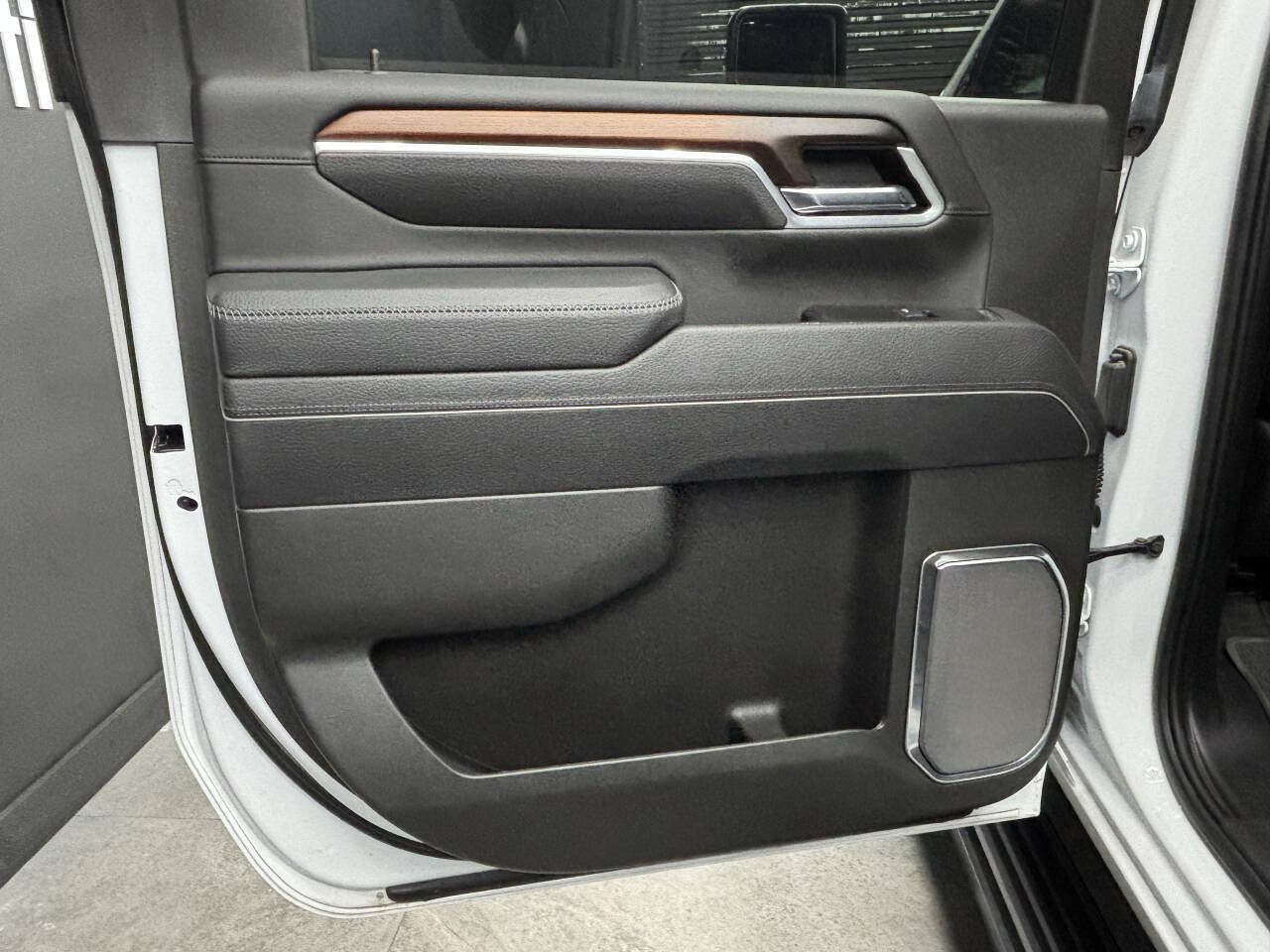 Used 2025 GMC Sierra 3500 Denali w/ Denali Reserve Package AWD/4WD image 27