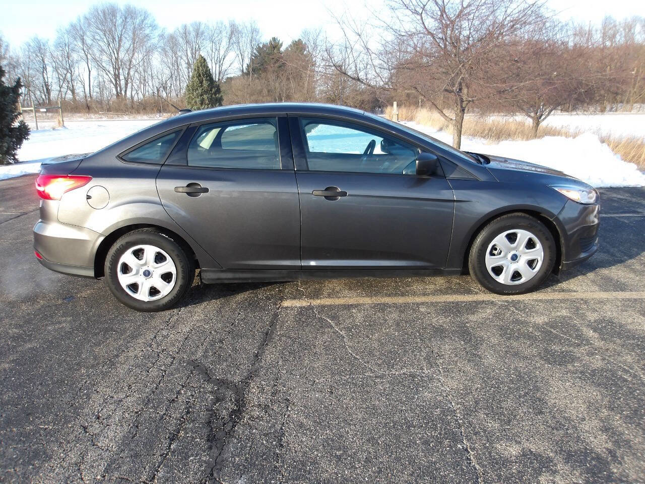 Used 2018 Ford Focus S image 2