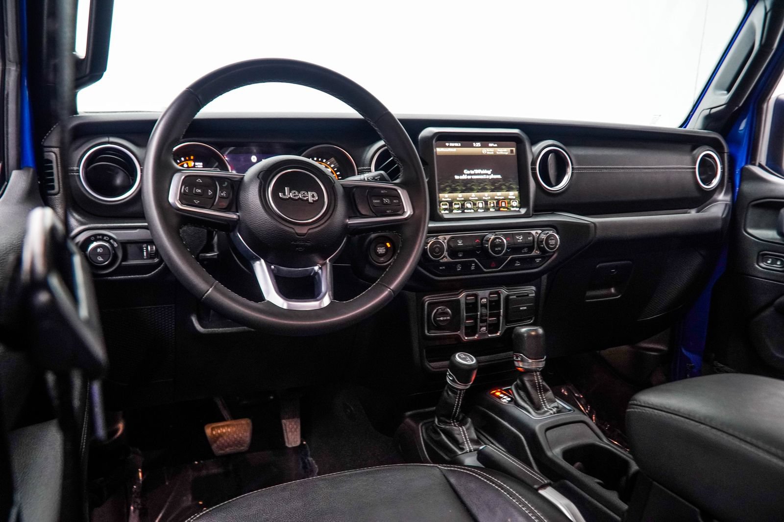 Used 2023 Jeep Gladiator Overland w/ Popular Equipment Package AWD/4WD image 17