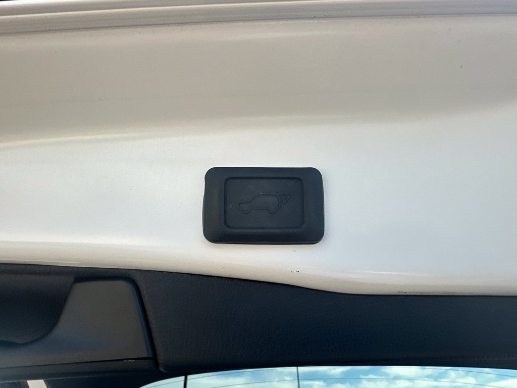 Used 2022 Toyota RAV4 XLE w/ Convenience Package AWD/4WD image 9