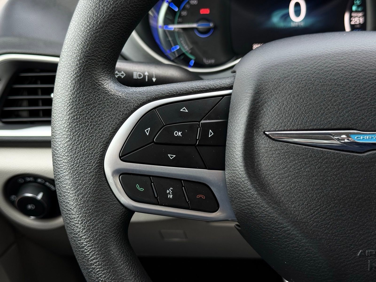 Used 2018 Chrysler Pacifica Touring Plus image 31