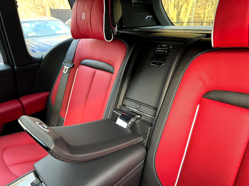 Used 2022 Rolls-Royce Cullinan Black Badge image 54