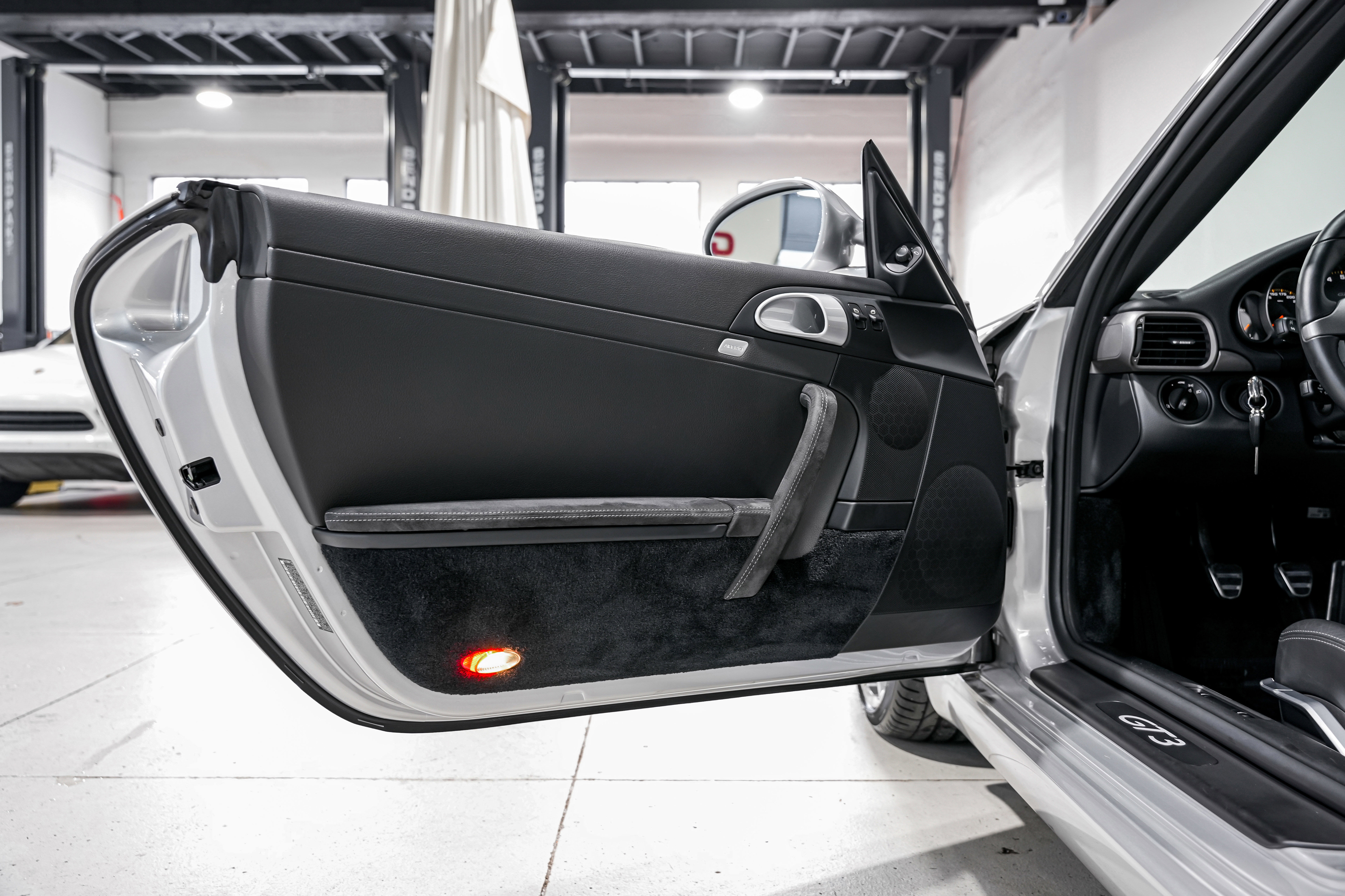 Used 2010 Porsche 911 GT3 image 24