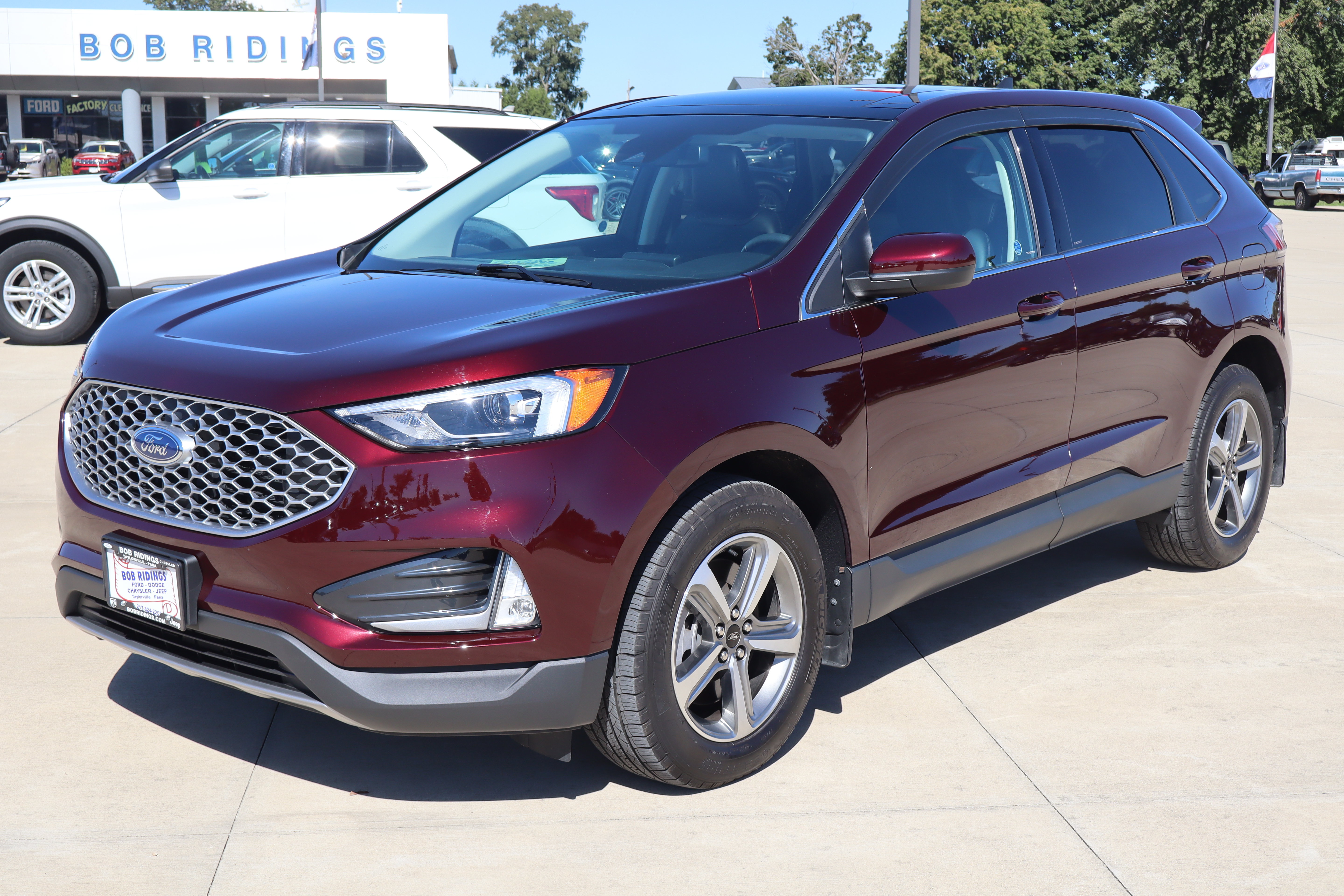 Used 2024 Ford Edge SEL w/ Convenience Package AWD/4WD image 2