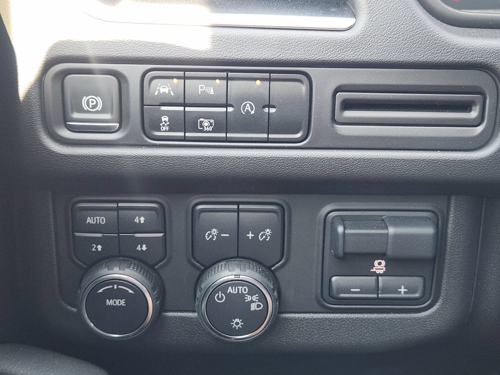 Used 2024 Chevrolet Tahoe RST w/ Luxury Package AWD/4WD image 25