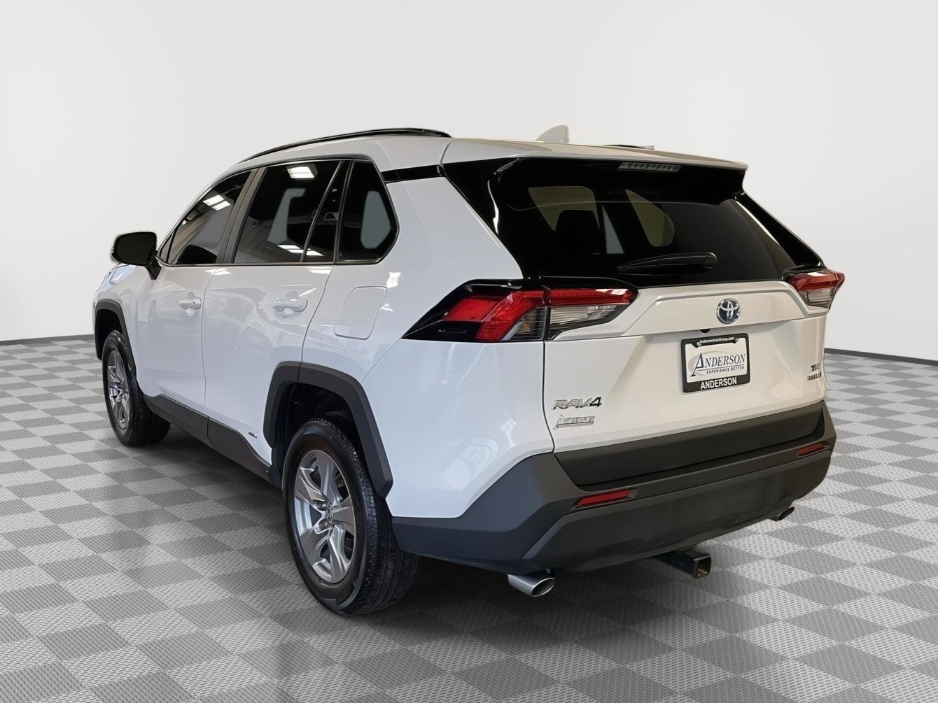 Used 2024 Toyota RAV4 XLE w/ Convenience Package image 9