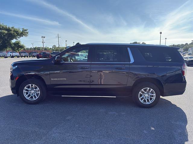 Used 2024 Chevrolet Suburban LT RWD image 3