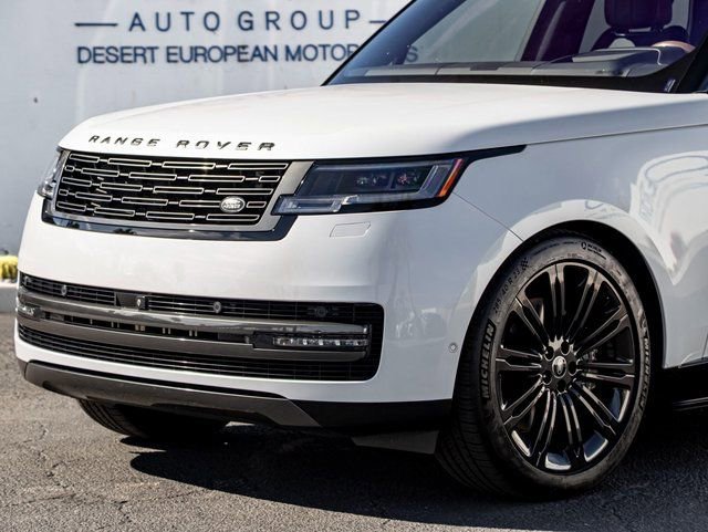 Used 2023 Land Rover Range Rover SE AWD/4WD image 2