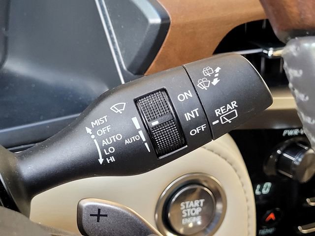 Used 2019 Lexus LX 570 4WD w/ Luxury Package image 32