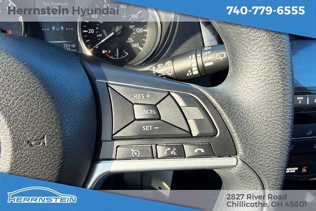 Used 2017 Nissan Rogue S image 19