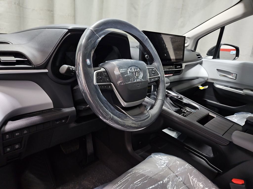 New 2026 Toyota Sienna XLE image 14