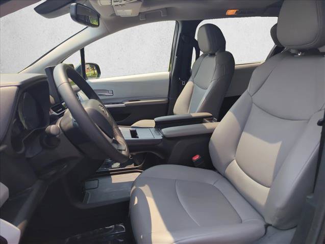Certified 2026 Toyota Sienna XLE FWD image 22