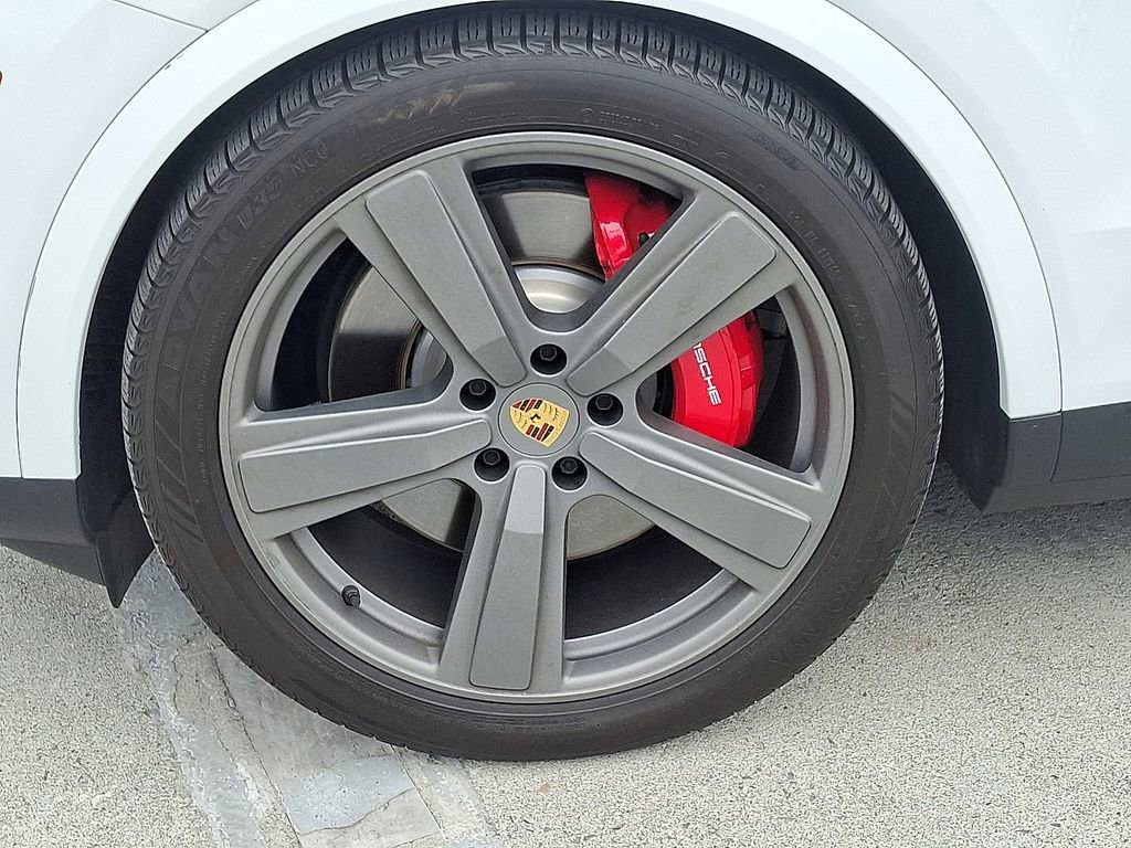 Used 2024 Porsche Cayenne S image 10