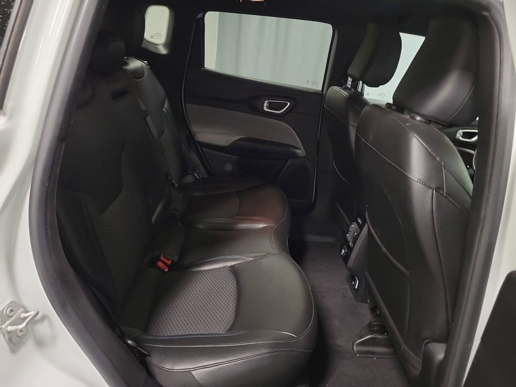 Used 2024 Jeep Compass Latitude image 24