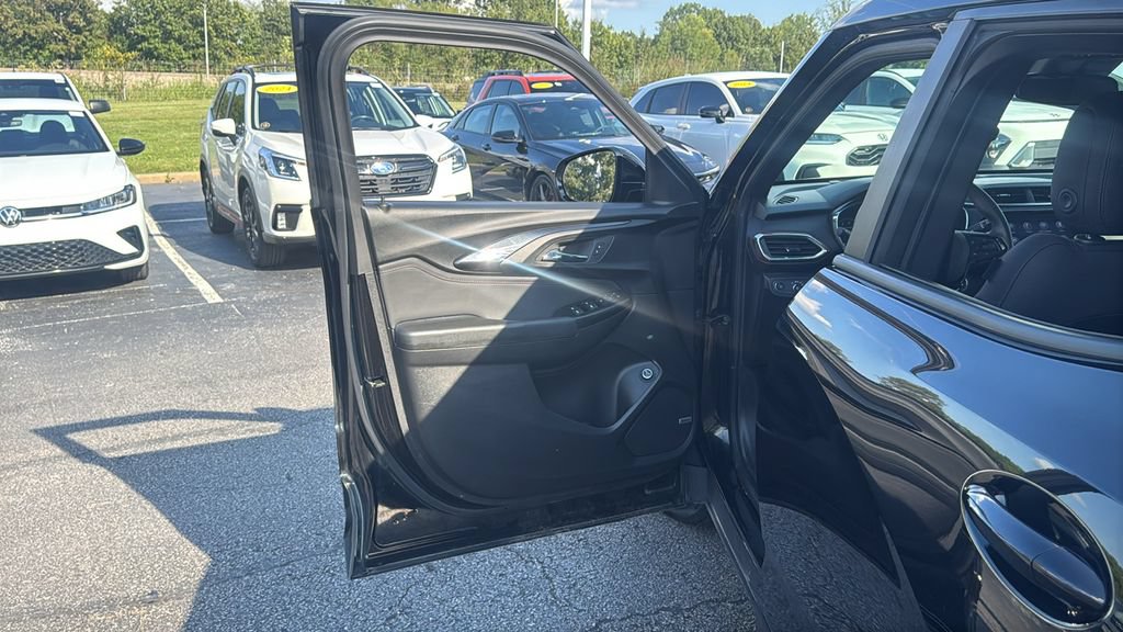 Used 2022 Chevrolet TrailBlazer RS w/ Sun and Liftgate Package AWD/4WD image 15