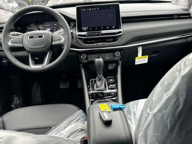 New 2026 Jeep Compass Latitude image 17