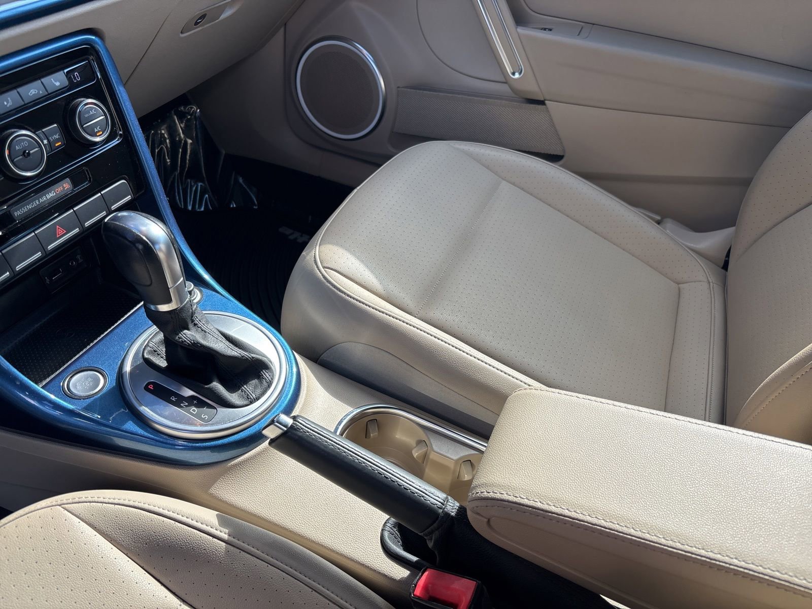 Used 2019 Volkswagen Beetle 2.0T SE FWD image 22