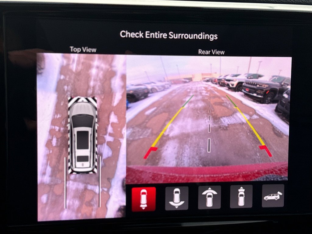 Used 2024 Chrysler Pacifica Limited image 18