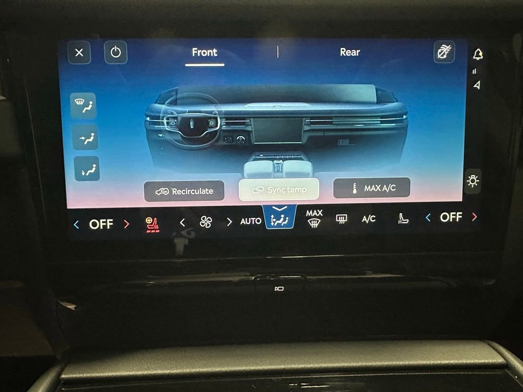 Used 2025 Lincoln Navigator Reserve image 33