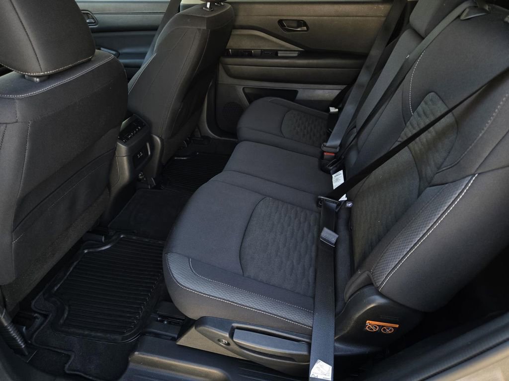 Certified 2025 Nissan Pathfinder SV image 12