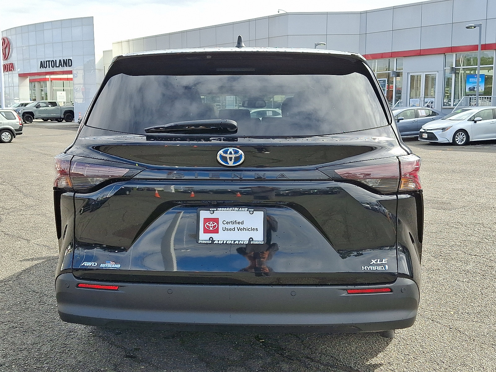 Used 2024 Toyota Sienna XLE image 6