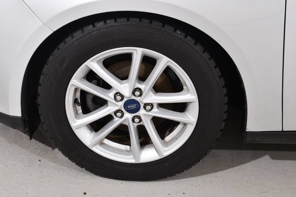 Used 2018 Ford Focus SE w/ Cold Weather Package FWD image 23