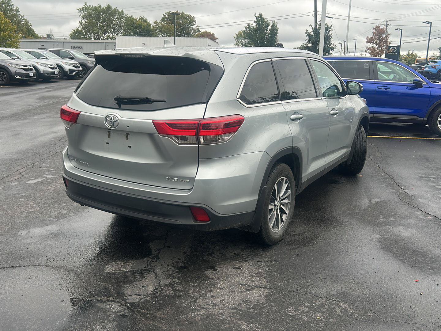 Used 2019 Toyota Highlander XLE AWD/4WD image 7