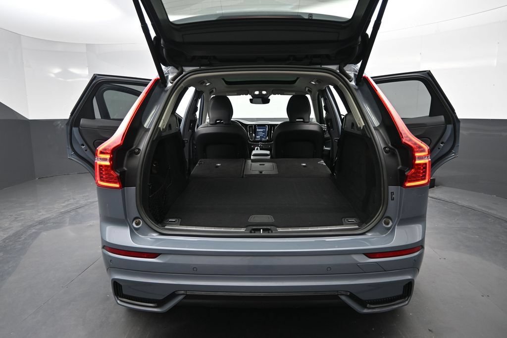 Used 2024 Volvo XC60 T8 Ultimate AWD/4WD image 17
