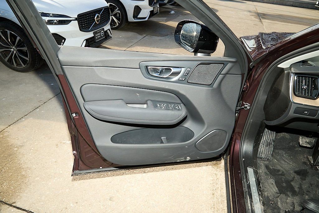 New 2026 Volvo XC60 B5 Ultra w/ Climate Package image 10