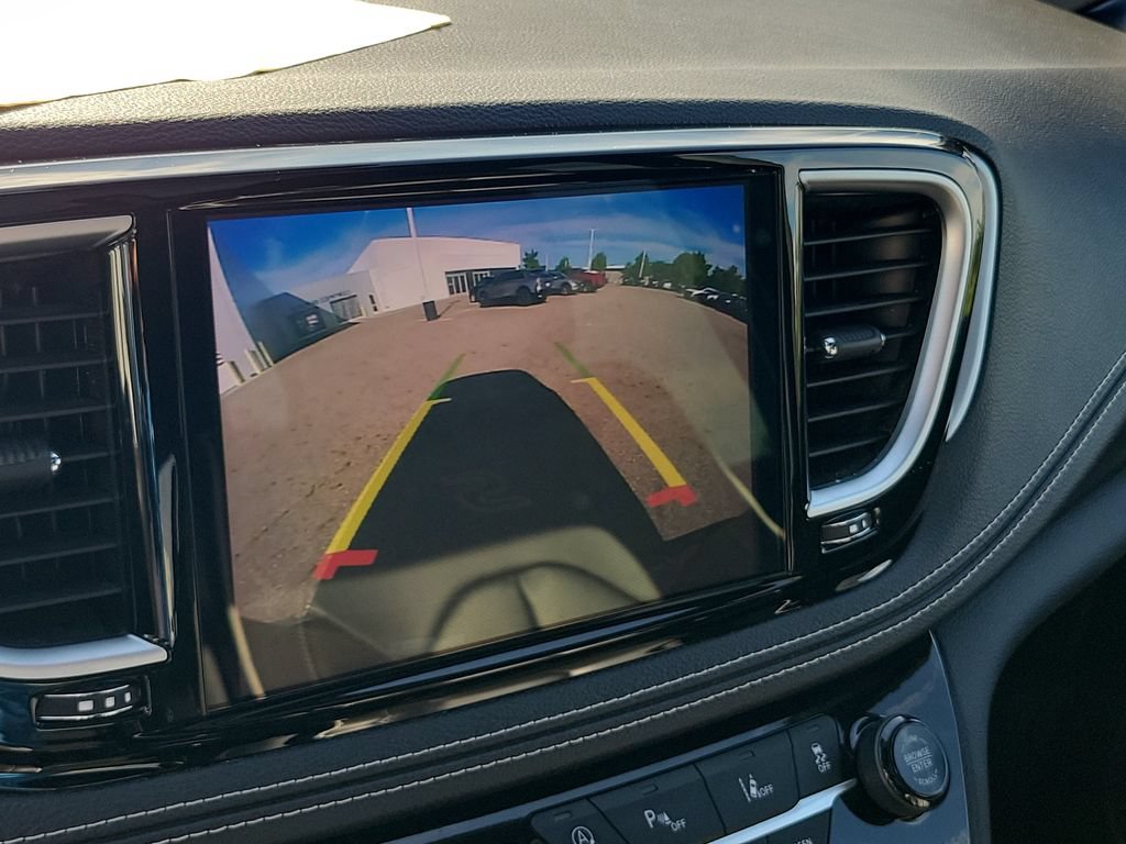 Used 2025 Chrysler Pacifica Limited FWD image 24