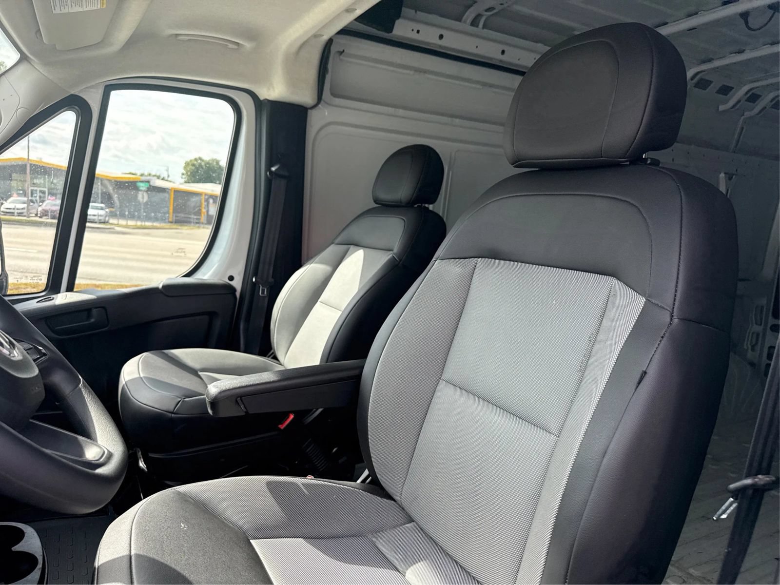Used 2025 RAM ProMaster 3500 w/ Convenience Group FWD image 9