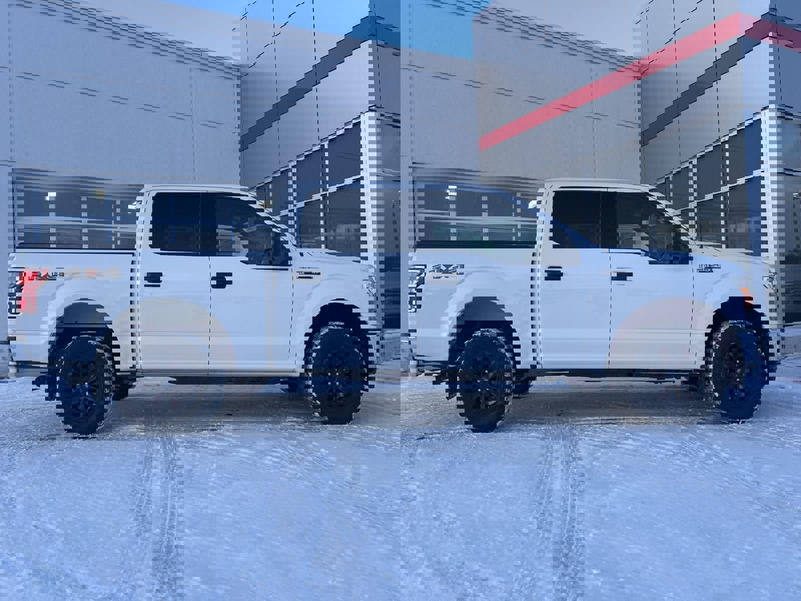 Used 2018 Ford F150 XLT w/ Trailer Tow Package image 15