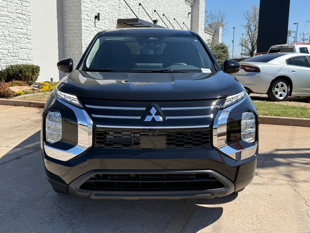 New 2026 Mitsubishi Outlander ES image 3