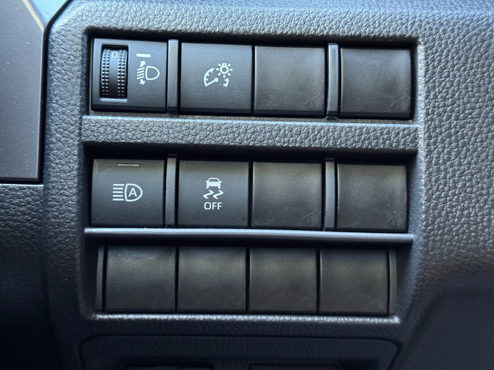 Used 2025 Toyota Tacoma TRD Sport AWD/4WD image 17
