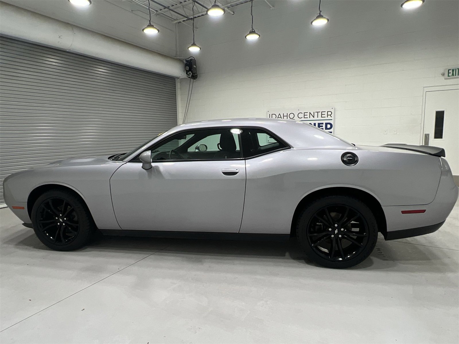 Used 2017 Dodge Challenger SXT w/ Blacktop Package image 5