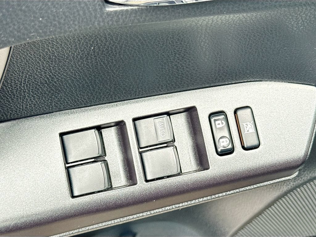 Used 2017 Toyota RAV4 XLE AWD/4WD image 15