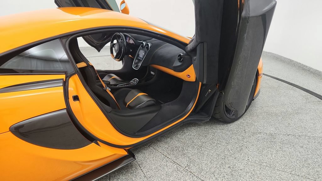Used 2016 McLaren 570S Coupe RWD image 37