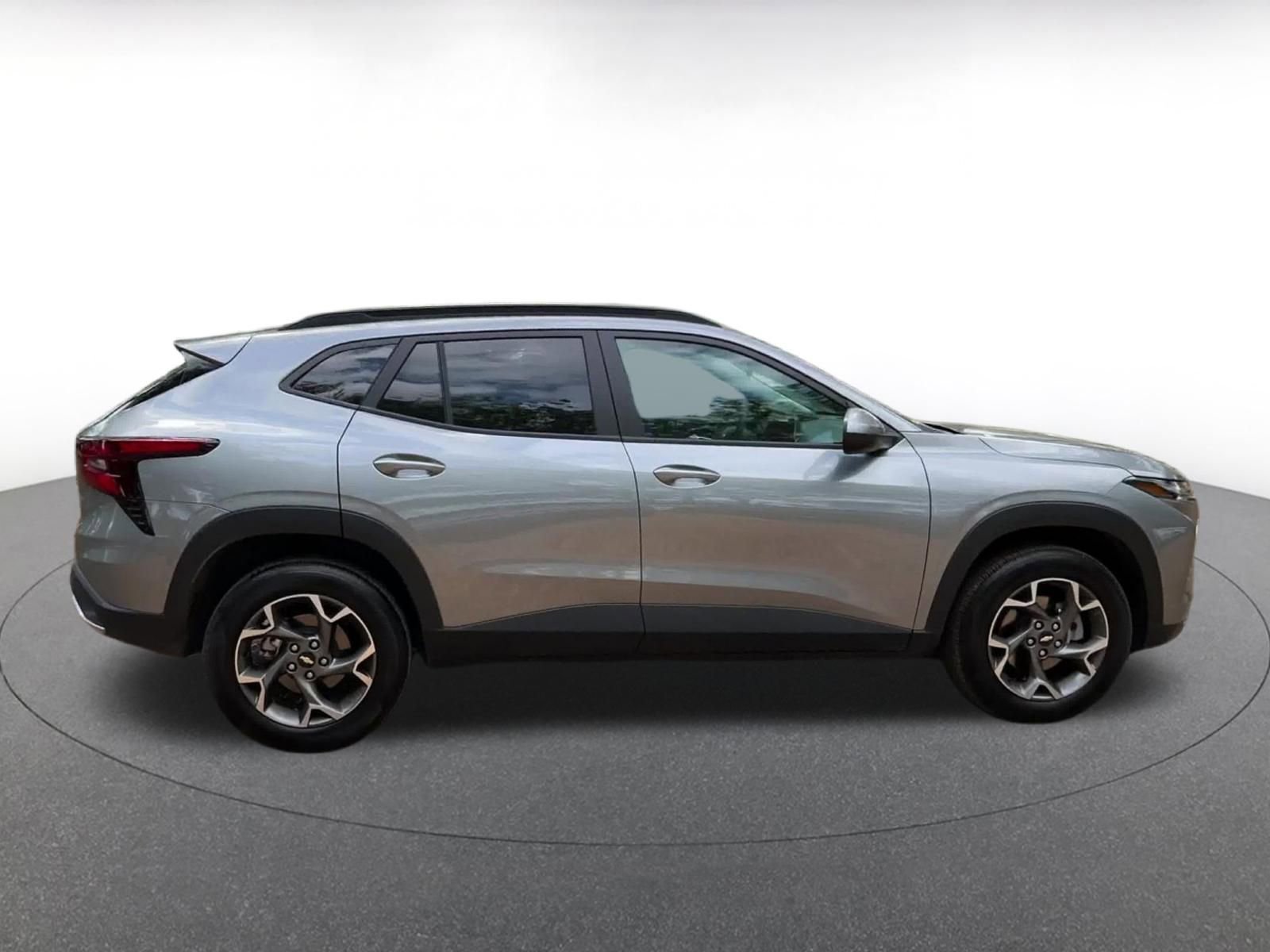 Used 2025 Chevrolet Trax LT image 16