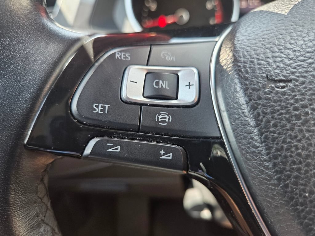 Used 2019 Volkswagen Tiguan SE w/ Panoramic Sunroof Package FWD image 12