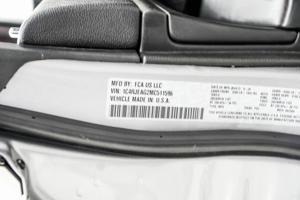 Used 2021 Jeep Grand Cherokee Laredo image 40