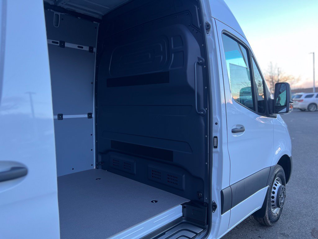 Used 2024 Mercedes-Benz Sprinter 3500 image 19