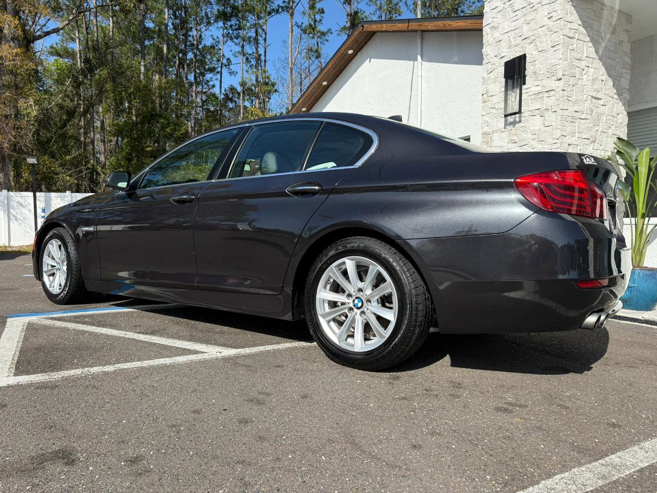 Used 2014 BMW 528i xDrive Sedan AWD/4WD image 3