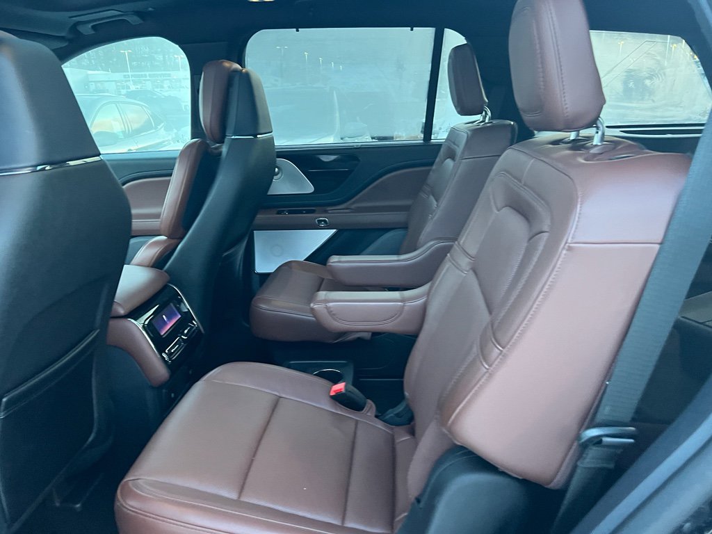 Used 2025 Lincoln Aviator Reserve w/ Equipment Group 201A image 6