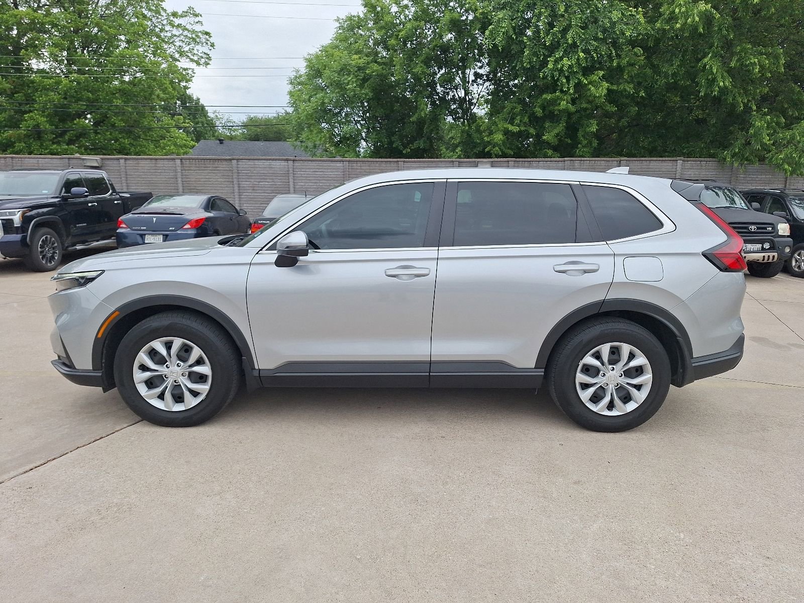 Used 2025 Honda CR-V LX image 3
